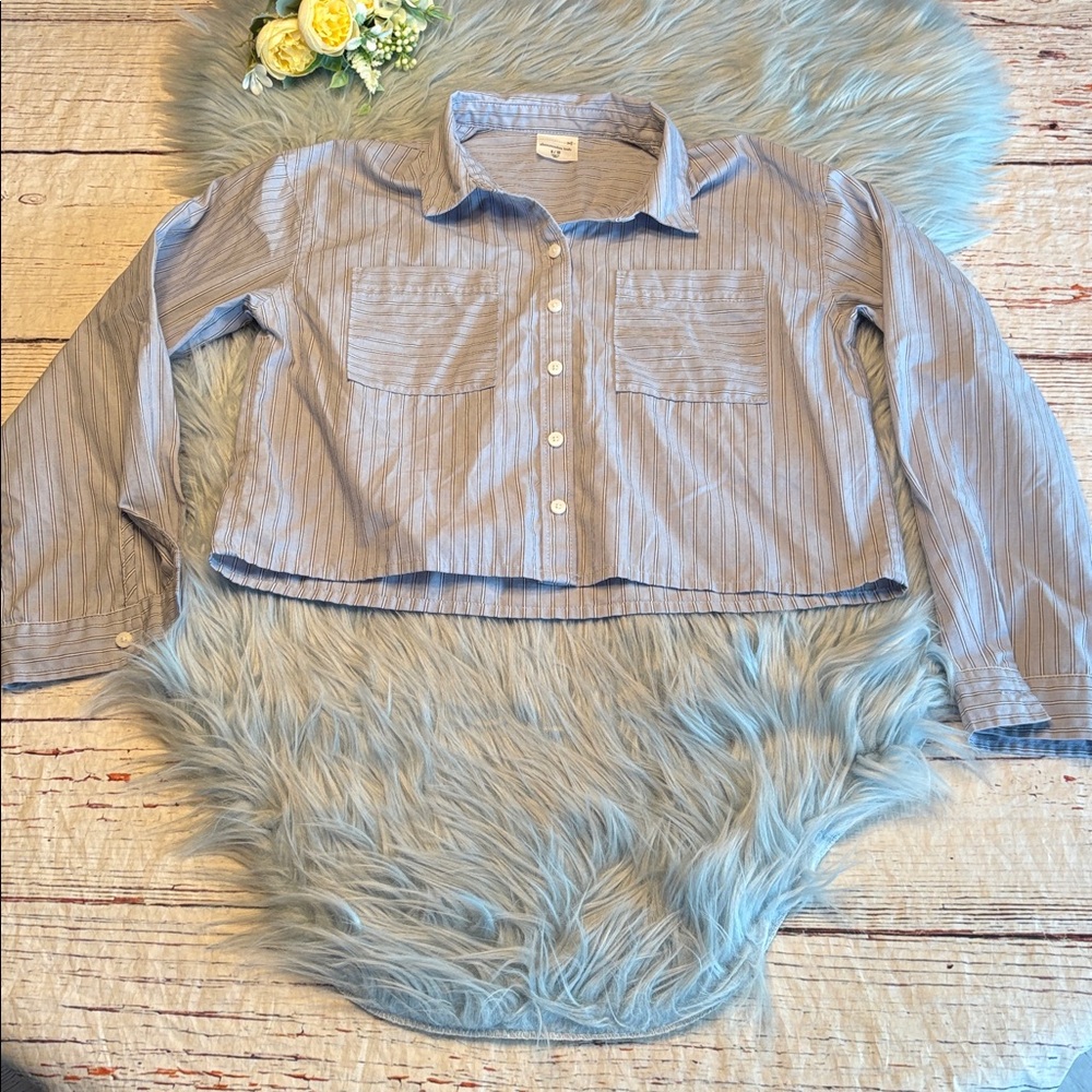 Abercrombie Kids Light Blue Striped Cropped Button Down Shirt sz 9/10